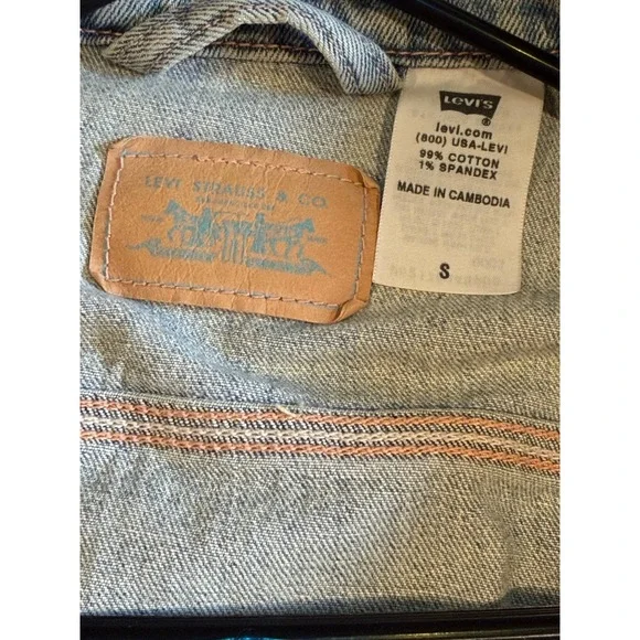 Levis Womens Cropped Denim Trucker Jacket Light Wash Blue Small Stretch Cotton - Picture 3 of 10